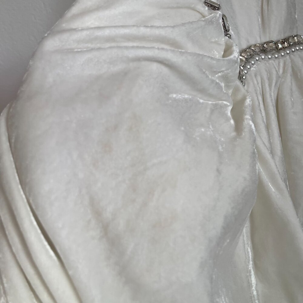 Nana Jacqueline Sienna Halter Bubble Hem Jumpsuit in White - Picture 12 of 16